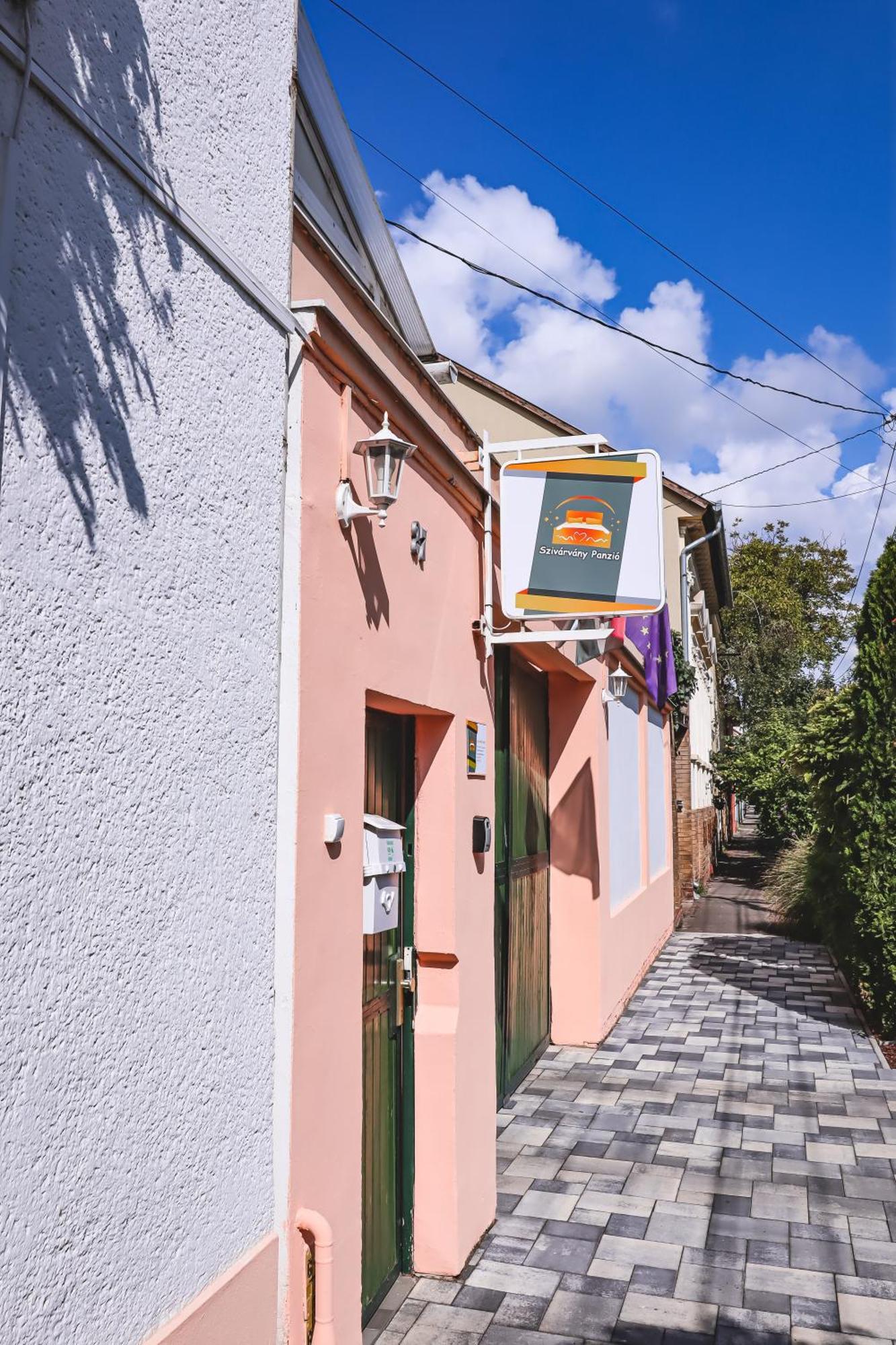 Szivarvany Panzio Szegedin Exterior foto